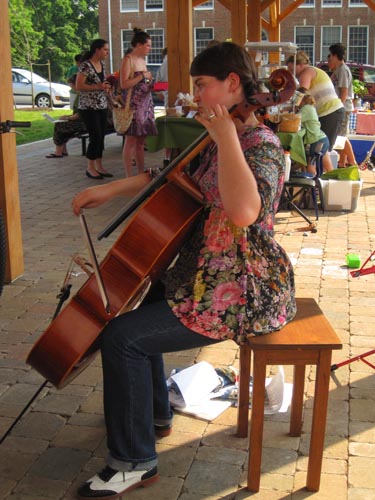Kaily playing gorgeous cello music at the market