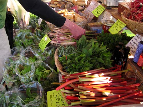 A glimpse of a classic summer market morning